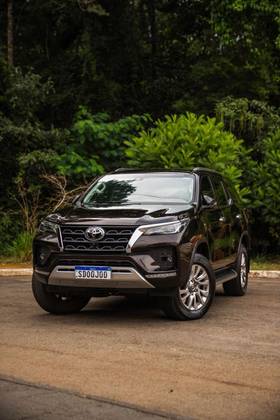 TOYOTA HILUX SW4 2.8 D-4D TURBO DIESEL SRX 7L 4X4 AUTOMÁTICO
